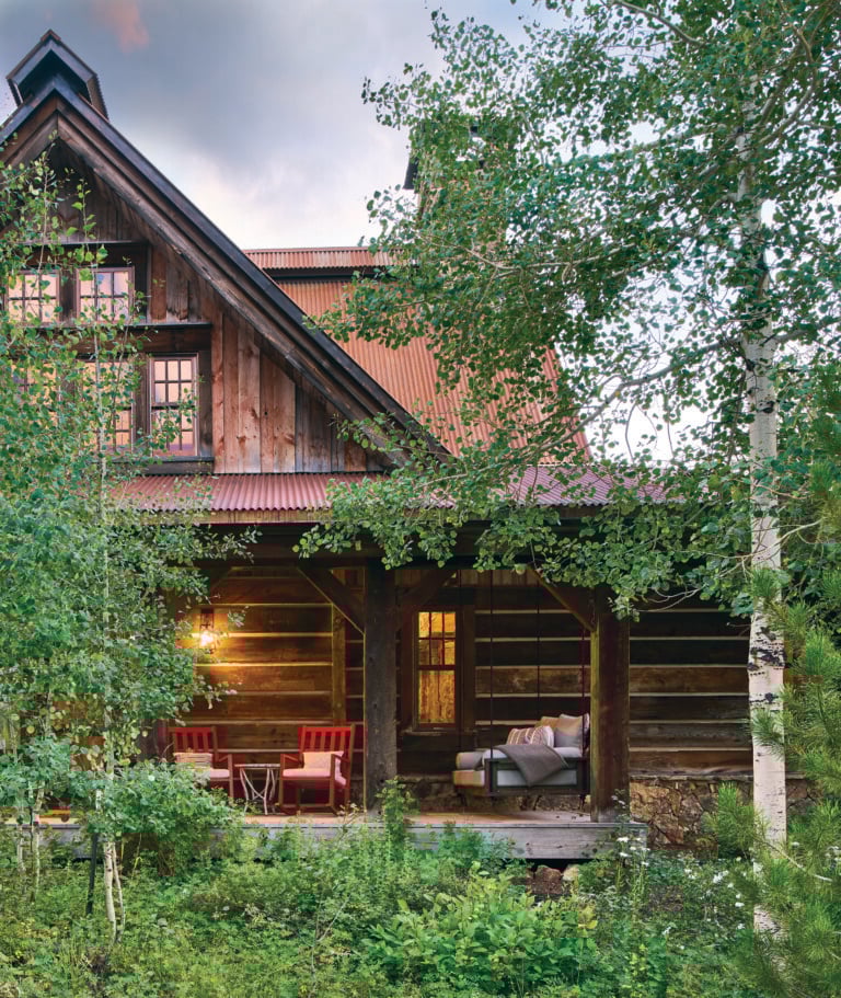 A Remote Ranch Balances Mountain Elegance with Rustic Architecture ...