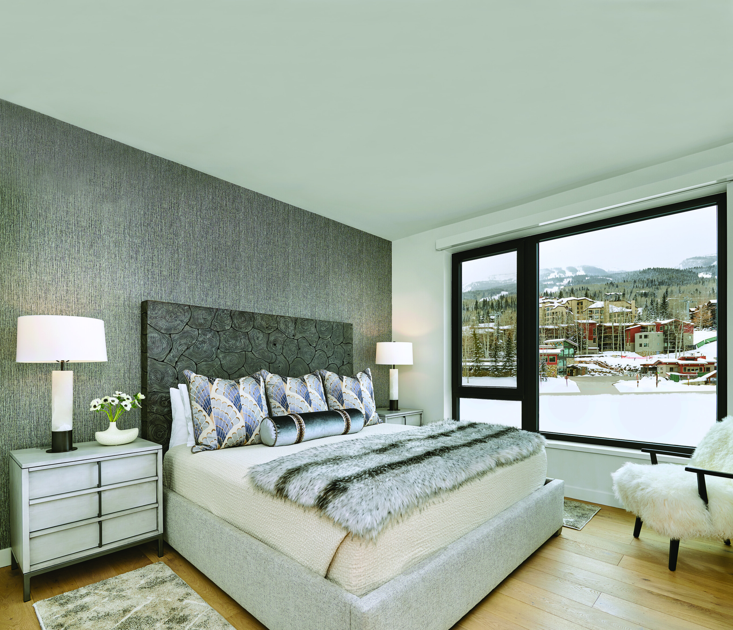 Stunning Outdoor Views Paired with Art Add a Luxurious Pop to a Ski-In ...