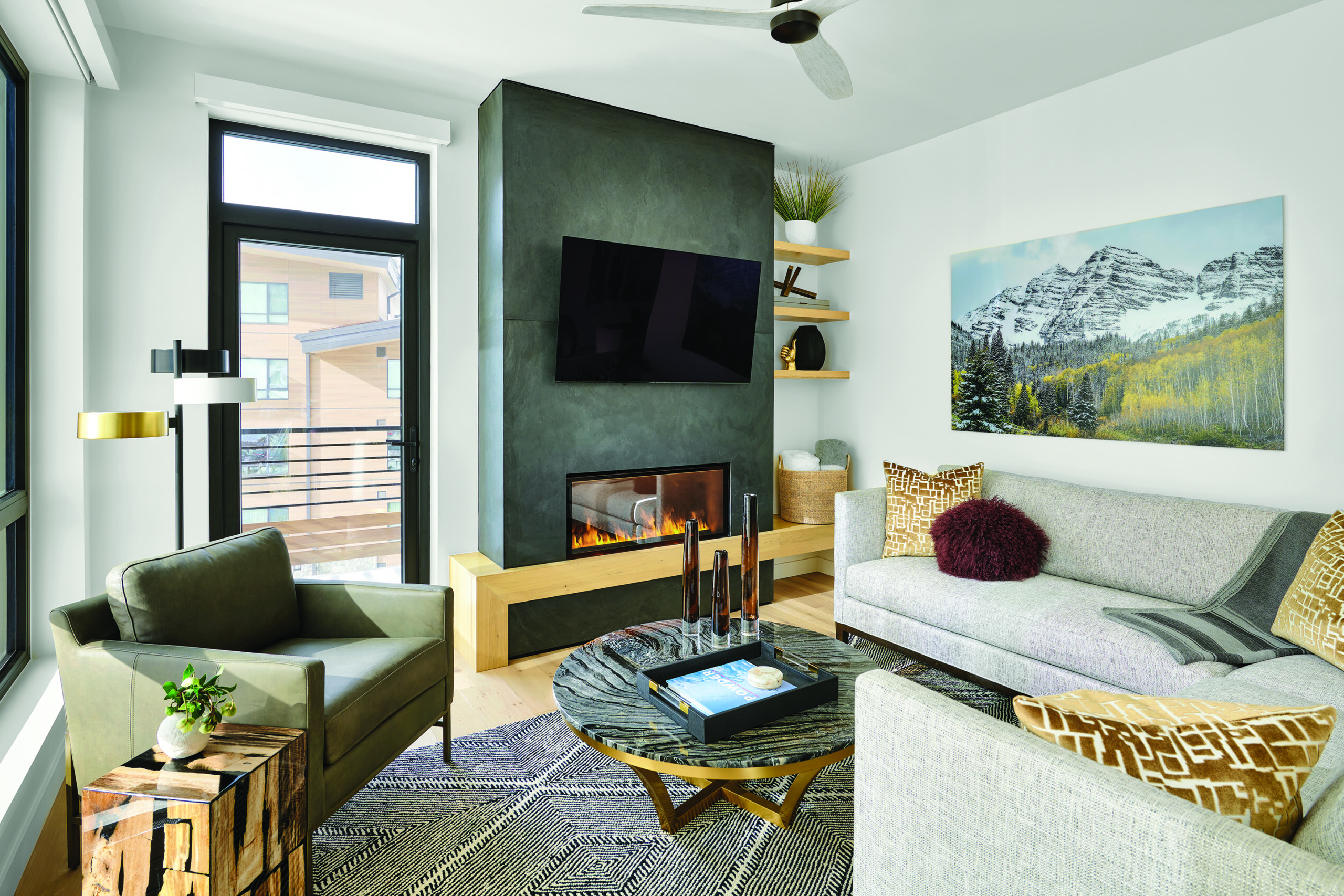 Stunning Outdoor Views Paired with Art Add a Luxurious Pop to a Ski-In ...