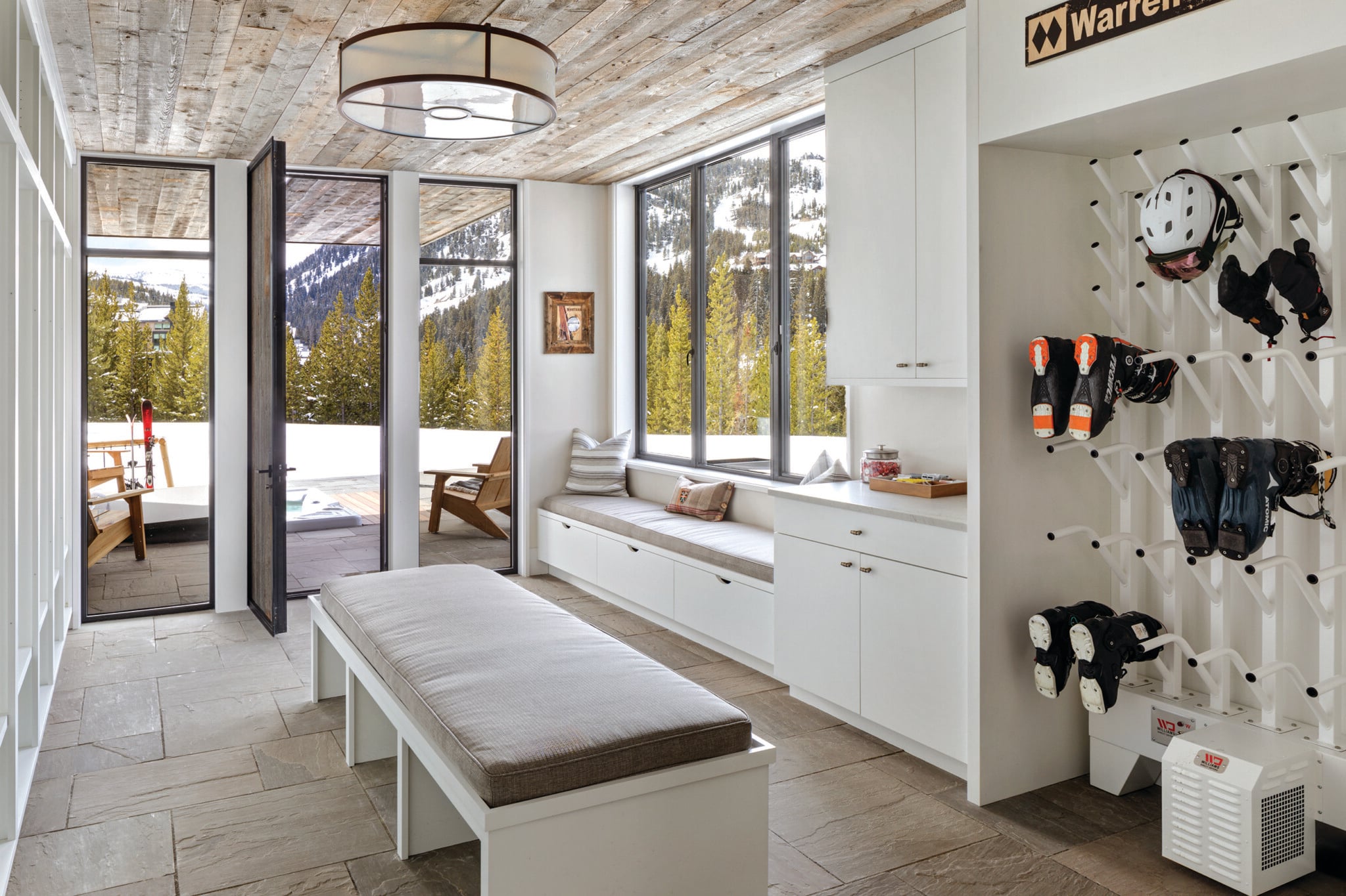Harmony and Lightness Drive this Big Sky Home's Architectural and ...