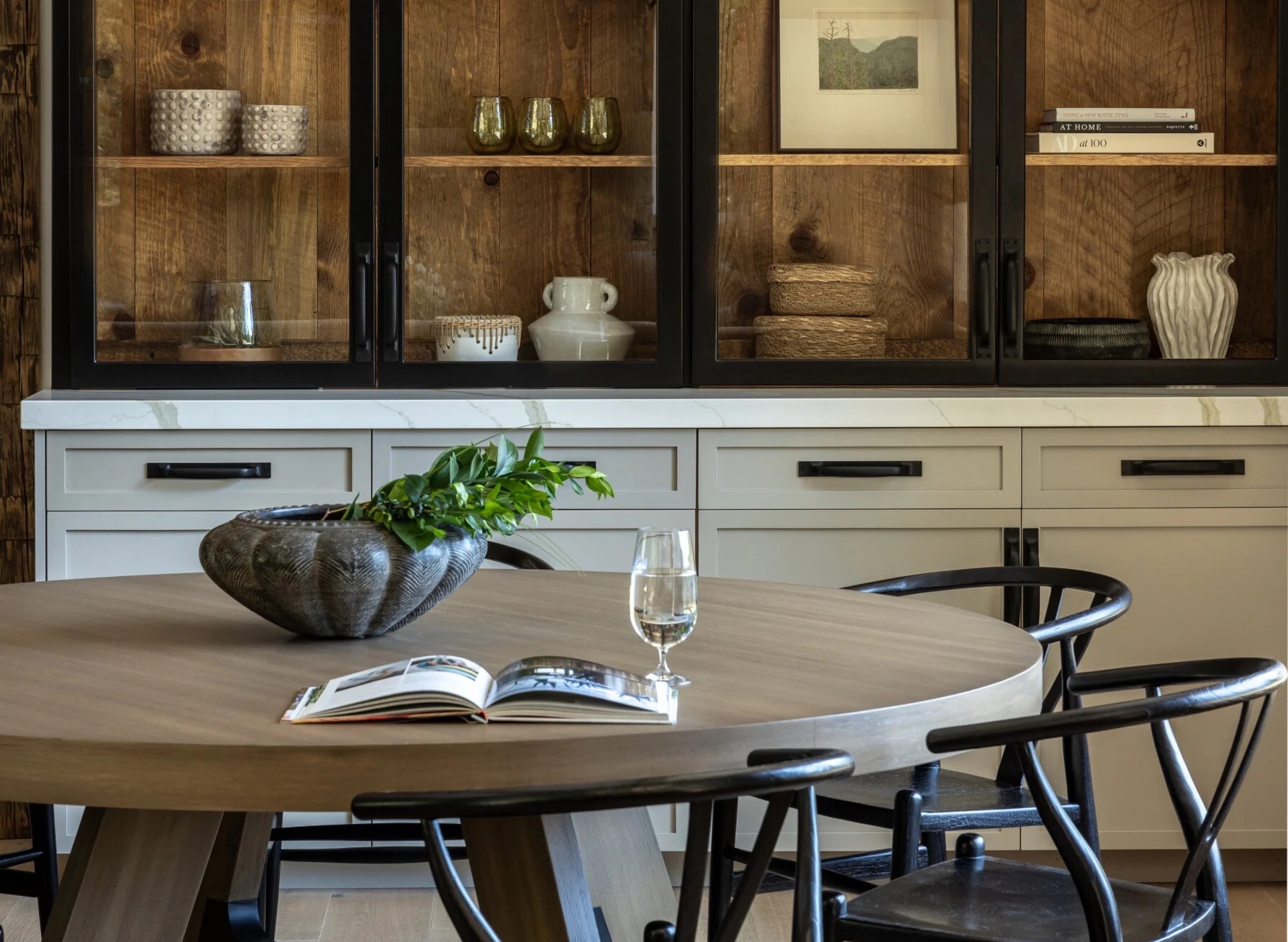 Snapshot of Textured Apartment Mountain Decor