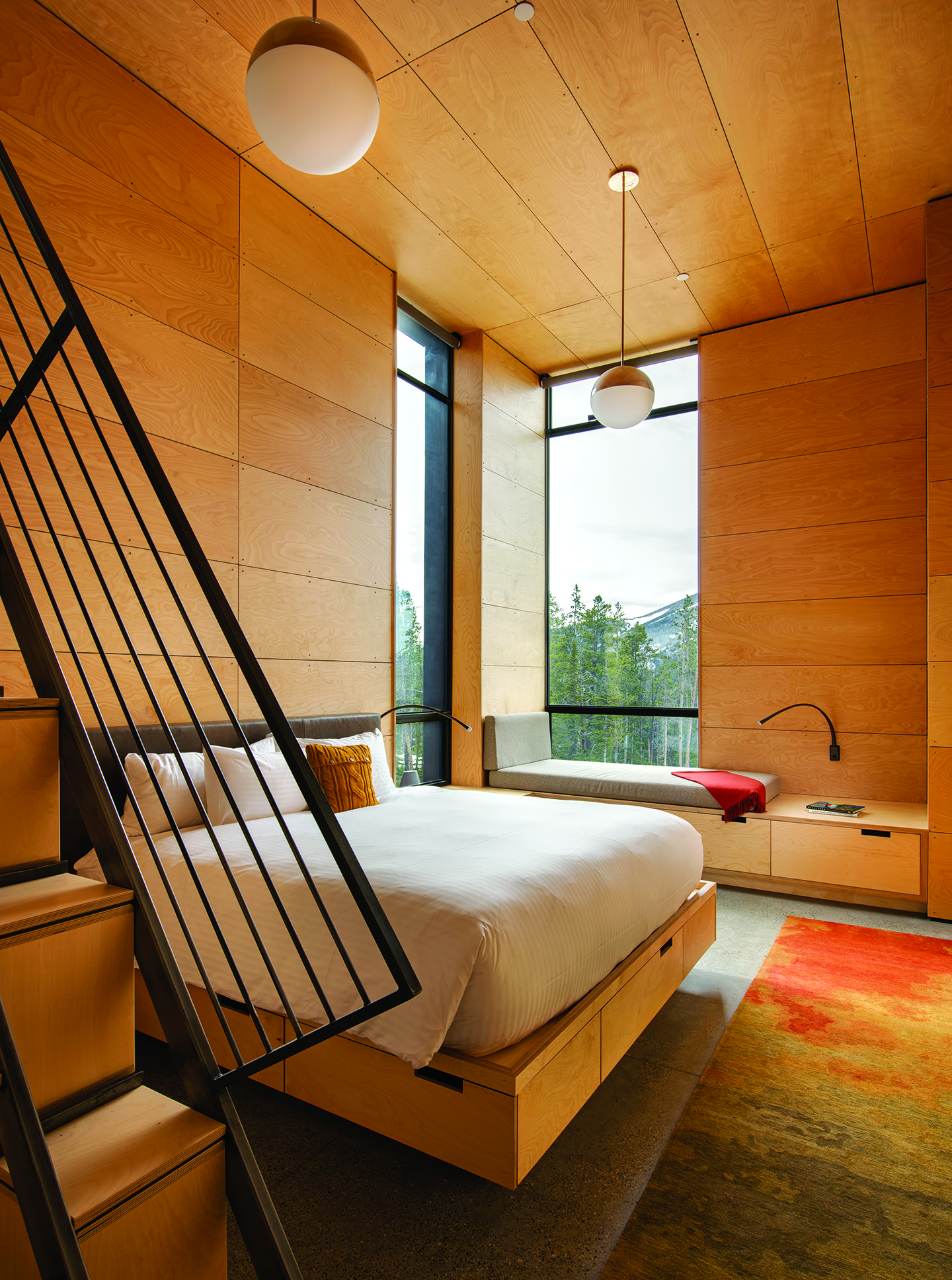 An Après-Ski Retreat with Pristine Golden-Hour Views - Mountain Living