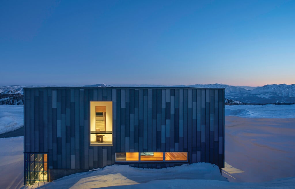 Jpg Powdermountain Ext Uawn Udg Brightsilver Back