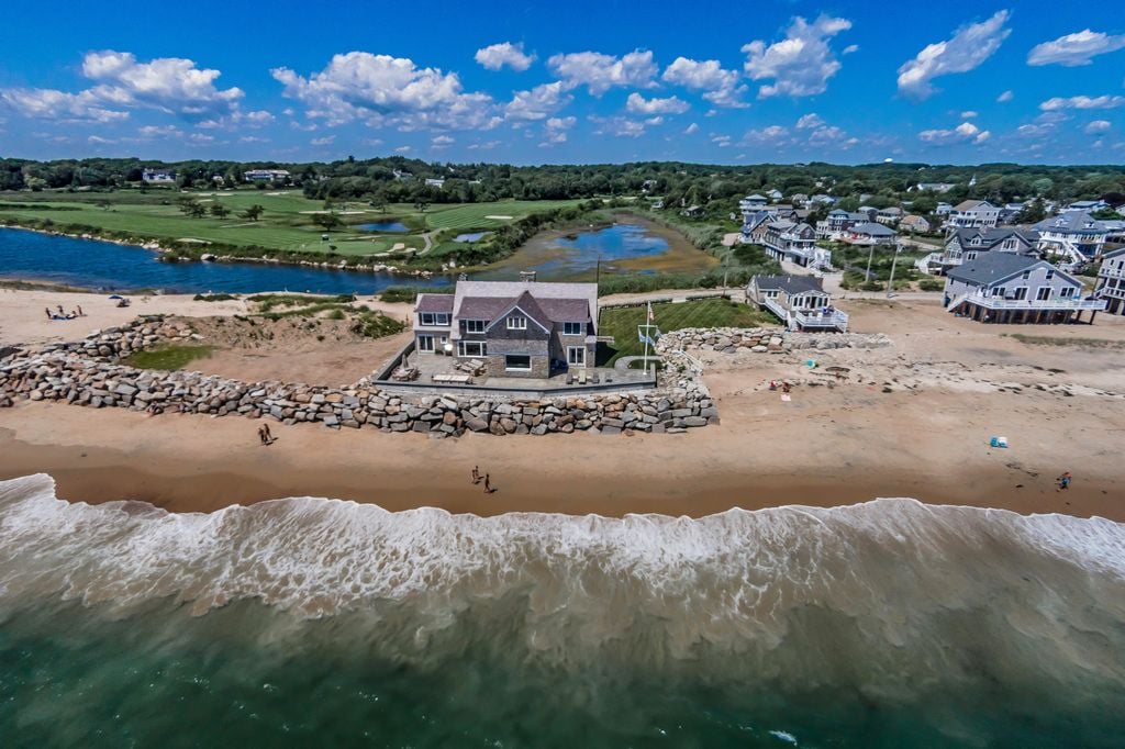 8 Summer Rentals in Rhode Island with Incredible Waterfront Views