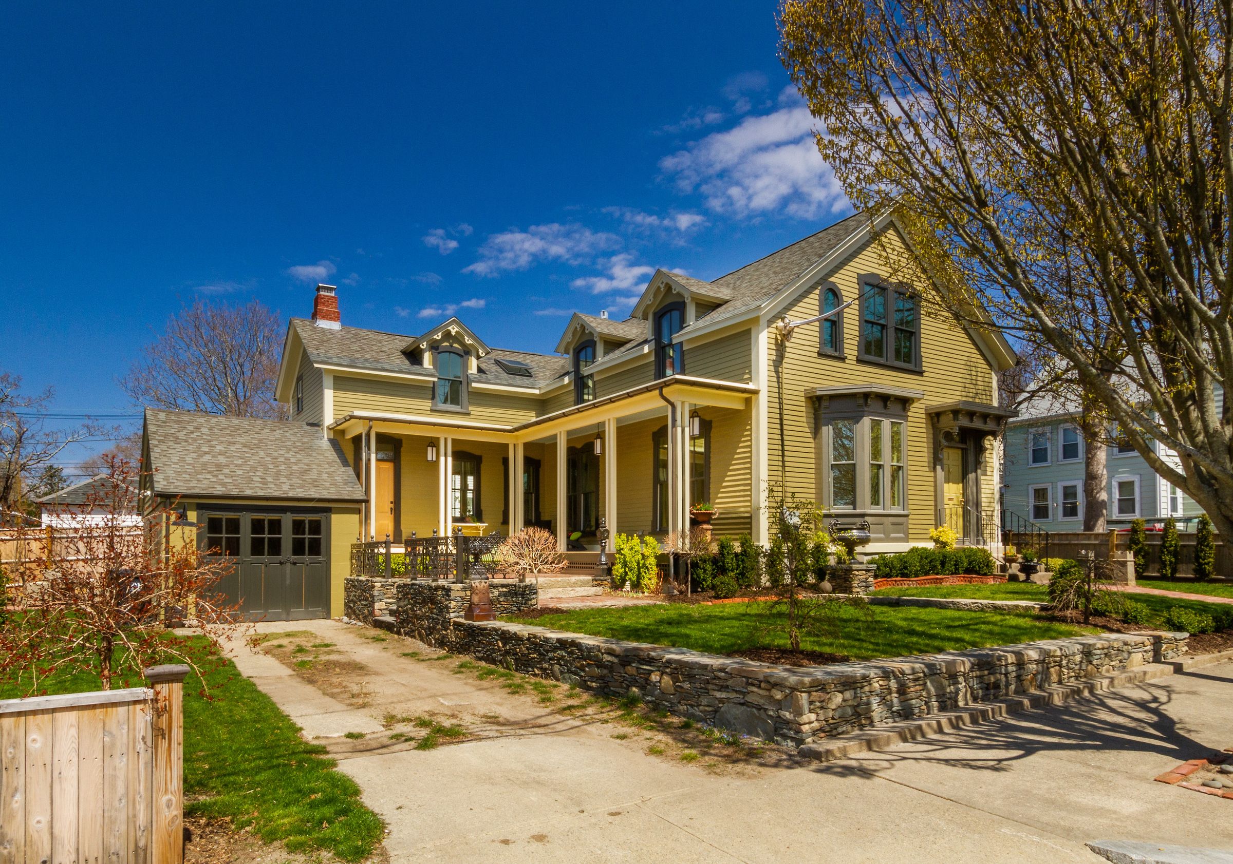 House Lust: This Yellow Victorian in Warren Has All the Right Updates - Vimarsana News