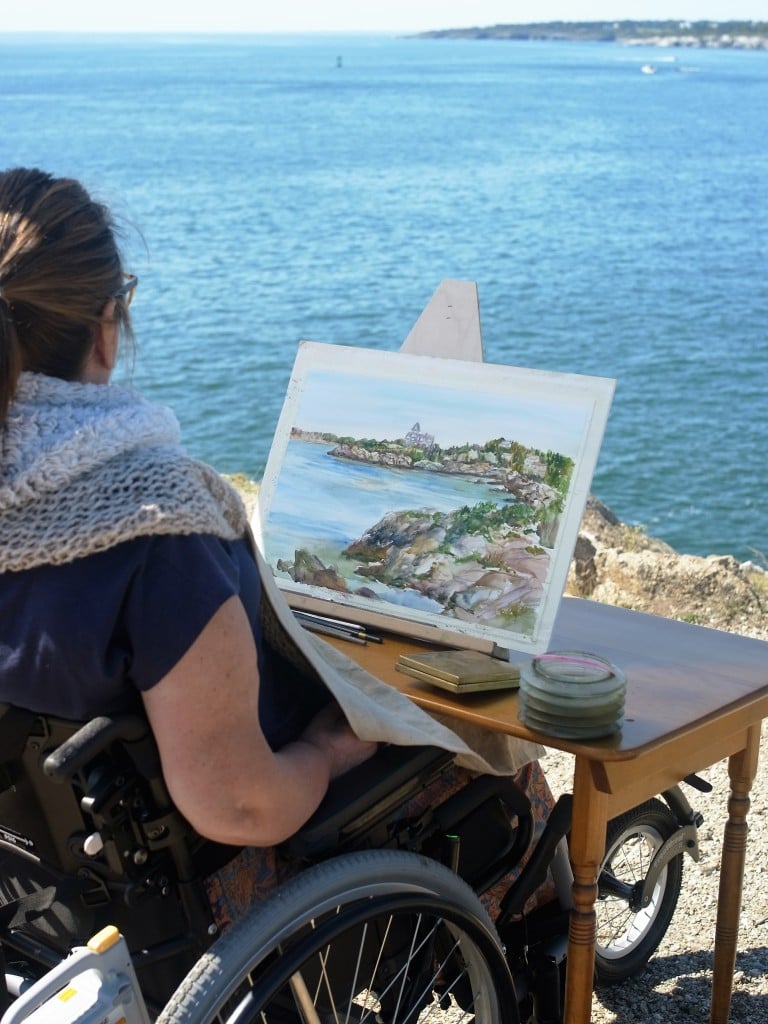 Shirley Bell painting the landscape of Fort Wetherill