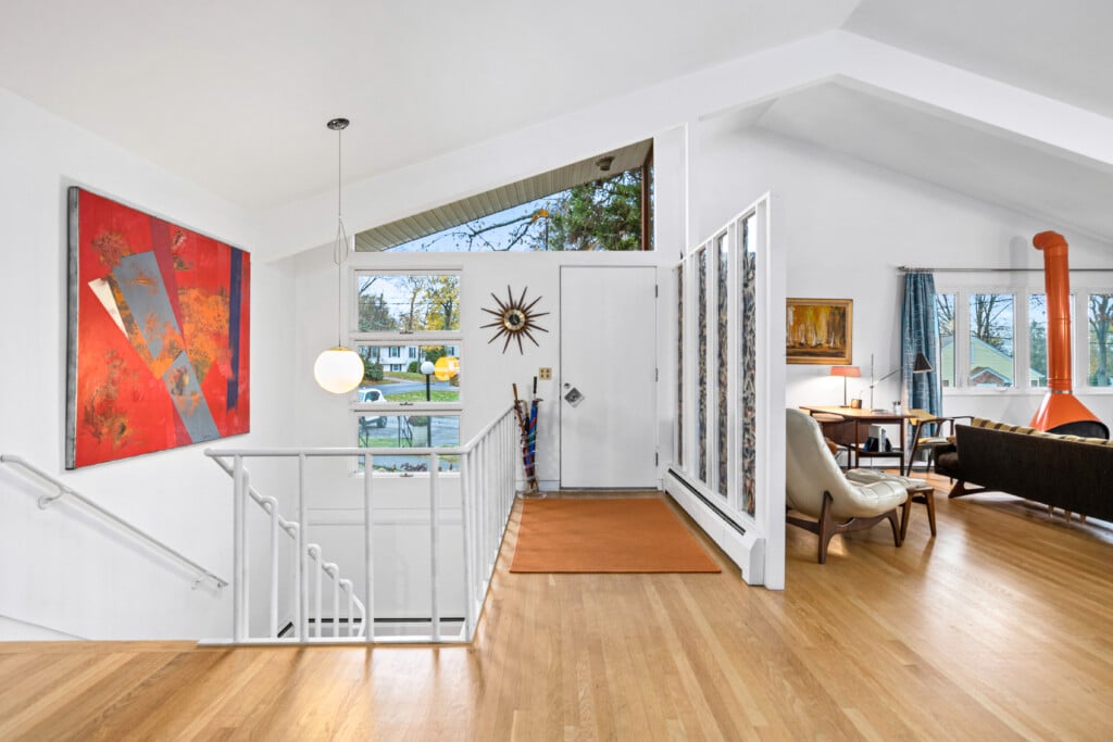 11 W View Foyer