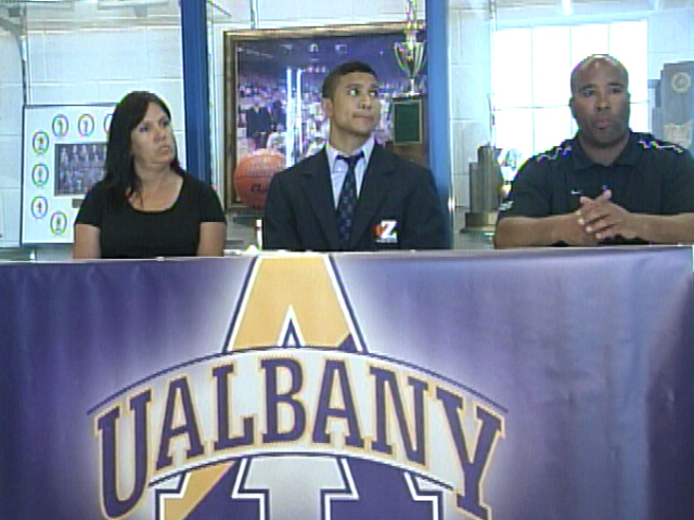 Burrell, Gibson Earn Basketball Scholarships