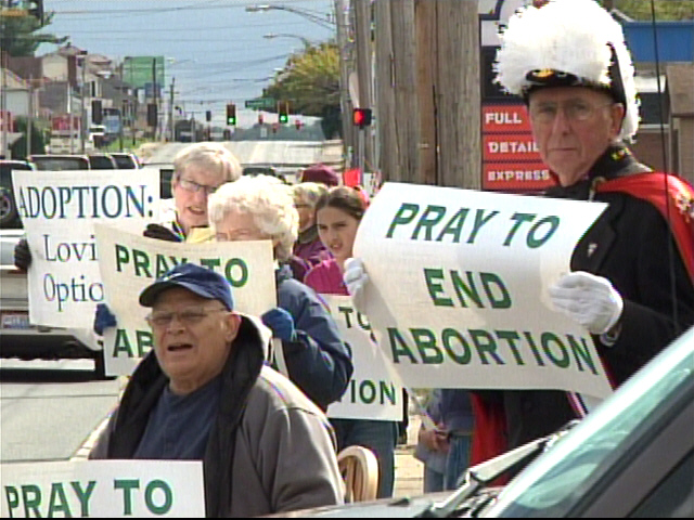 Pro Life Chain Forms On Maple Avenue