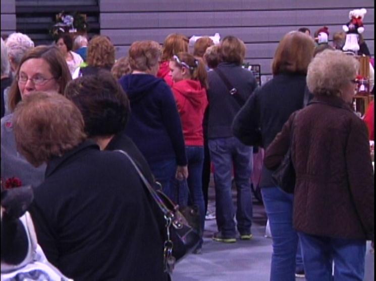 Crowds Flock To Rosecrans Holiday Bazaar