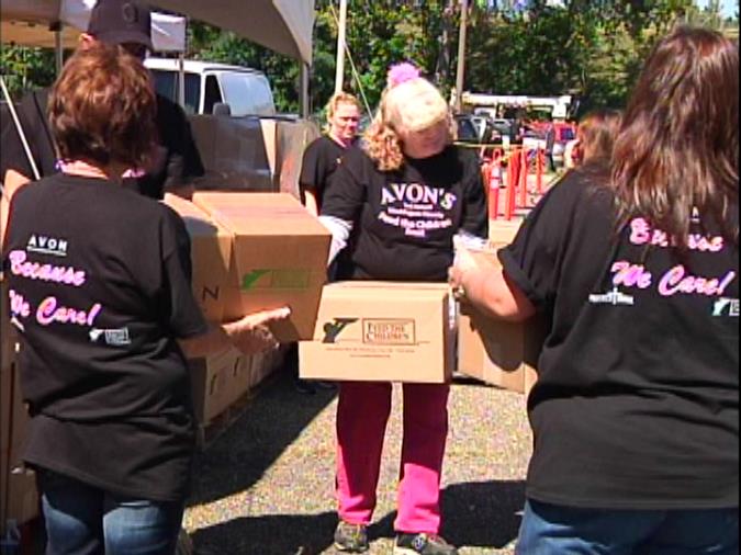 800 Boxes Filled With Food, Hygiene & Avon Products Given Away