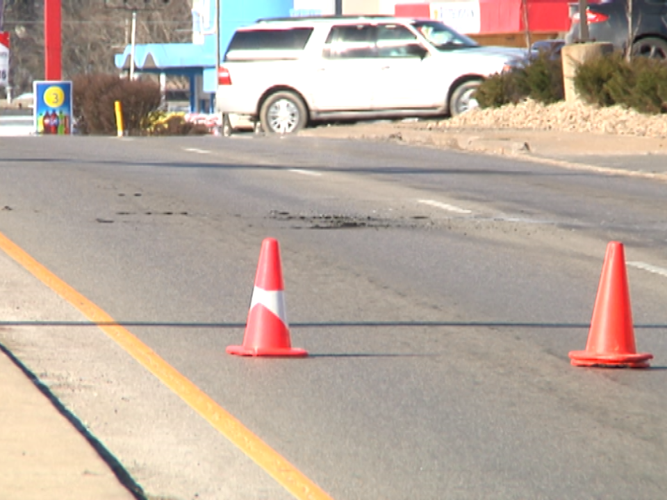 2017.02.17 Marks On Road Distant Shot