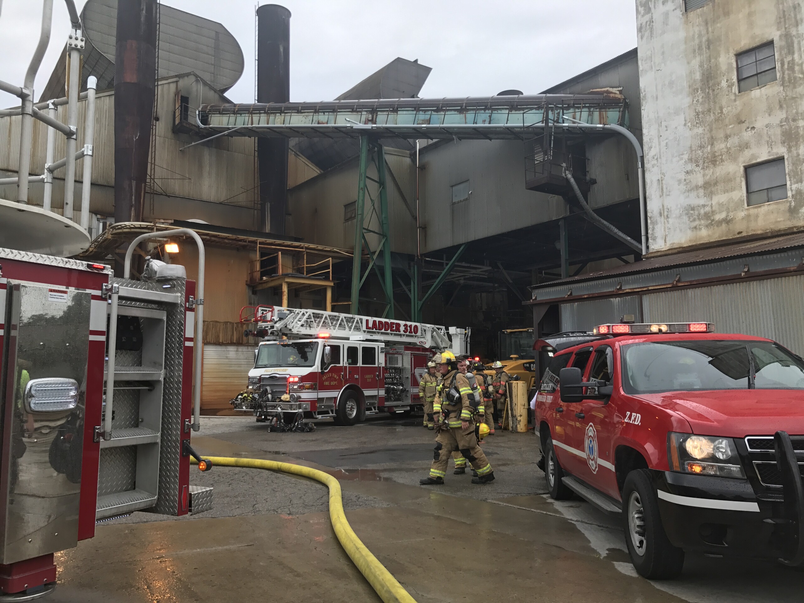 Tank erupts at OwensIllinois glass plant WHIZ Fox 5 / Marquee