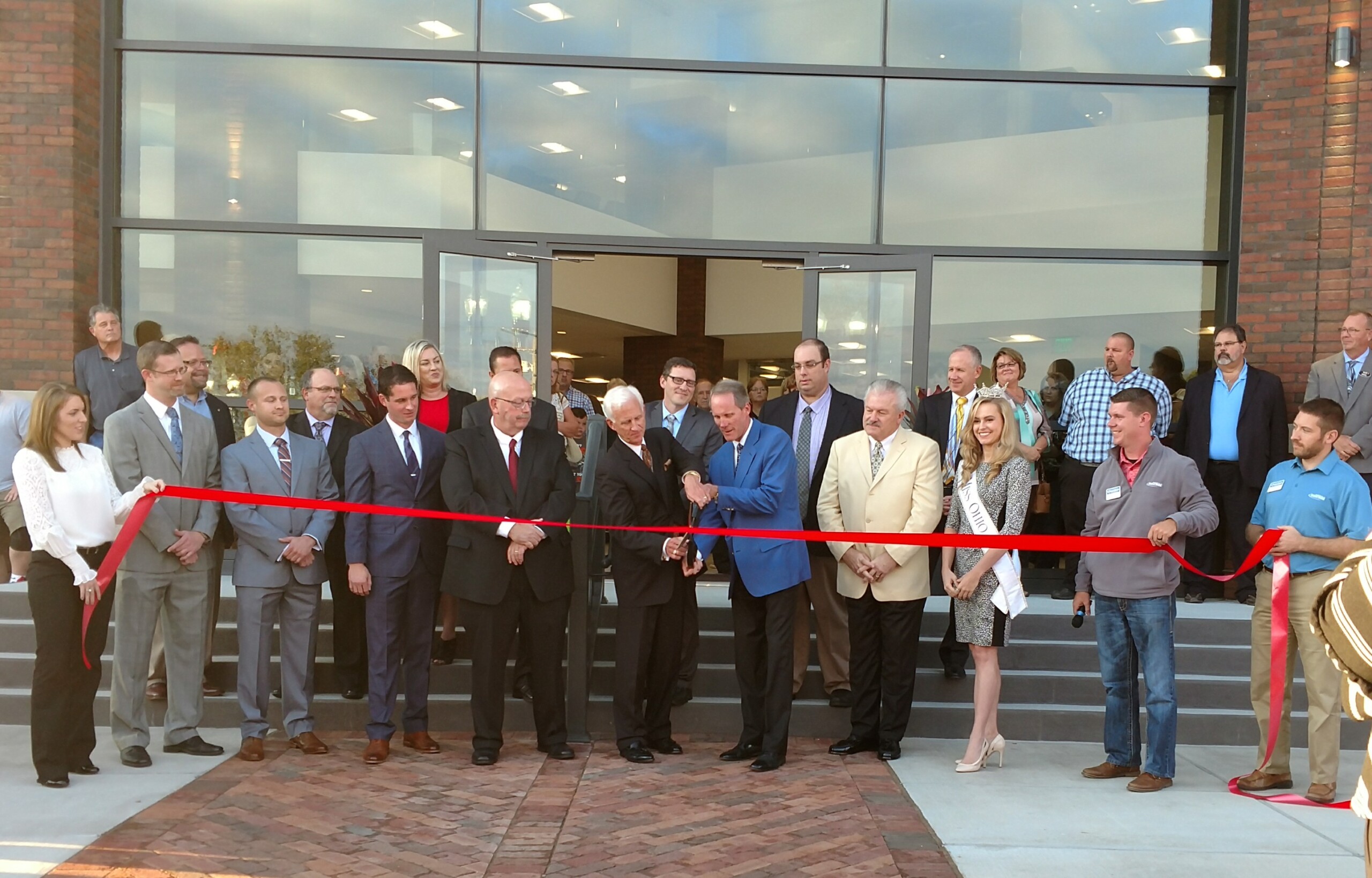 Dutro Ford Lincoln Nissan celebrates Grand Opening WHIZ Fox 5