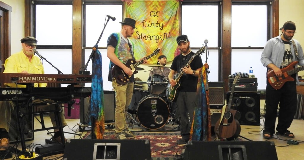 636302706483477663 Zan Ol Dirty Strangers