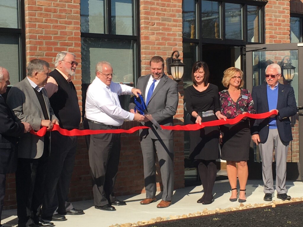Community Bank Ribbon Cutting