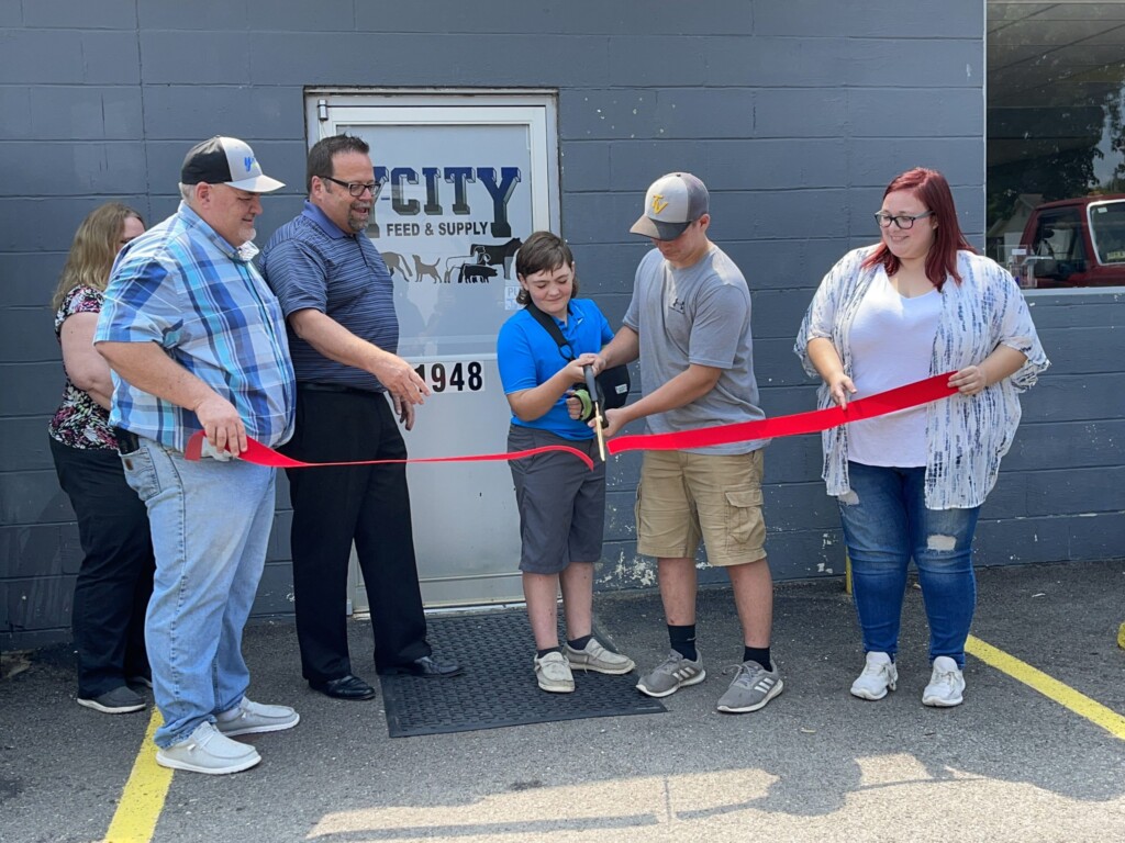 21 7 28 Y City Feed And Suppy Ribbon Cutting