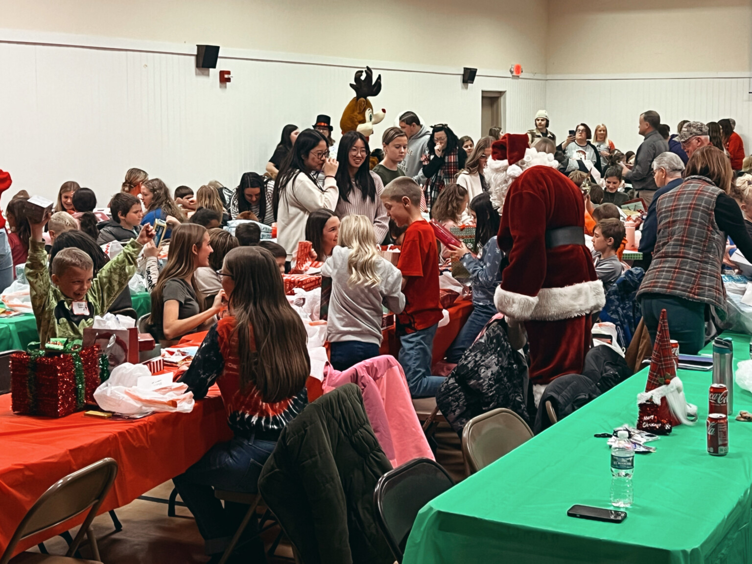 kiwanis-club-of-zanesville-hosts-heartwarming-christmas-party-whiz