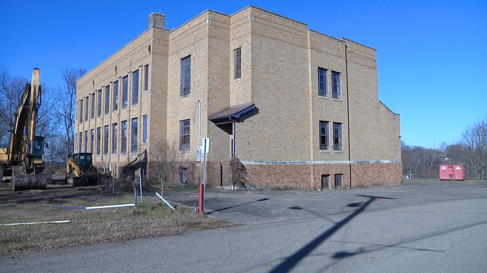 Former McKinley Elementary School set to be Demolished - WHIZ - Fox 5 ...