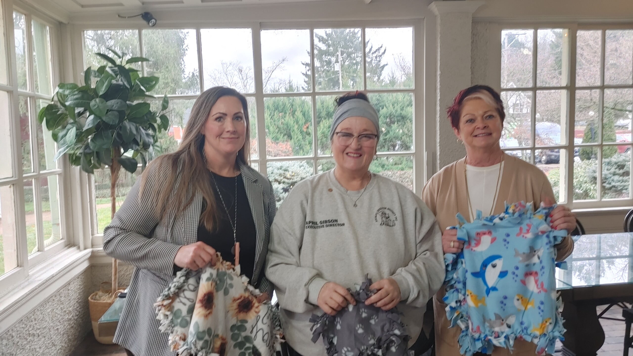 Pet Blanket Donation Helps Shelter - WHIZ - Fox 5 / Marquee Broadcasting