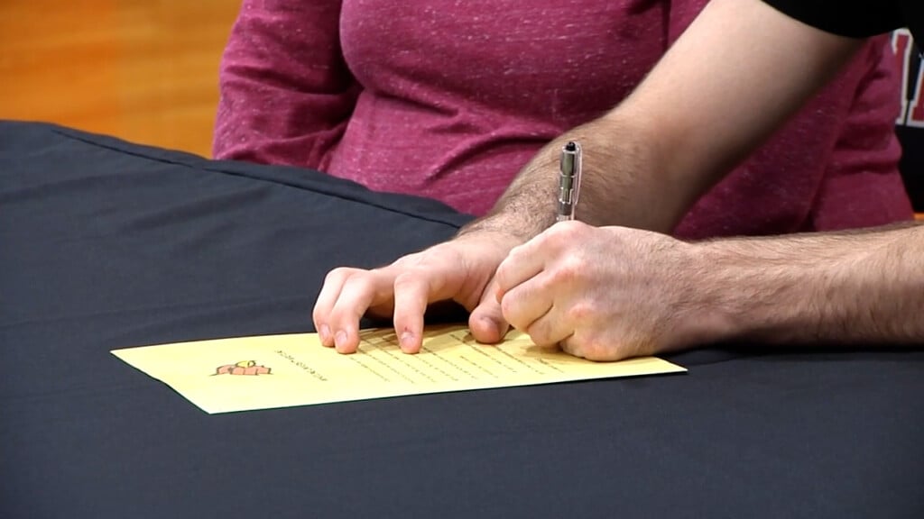 5 6 25 Crooksville Signing Vo Other00 00 00 00still001